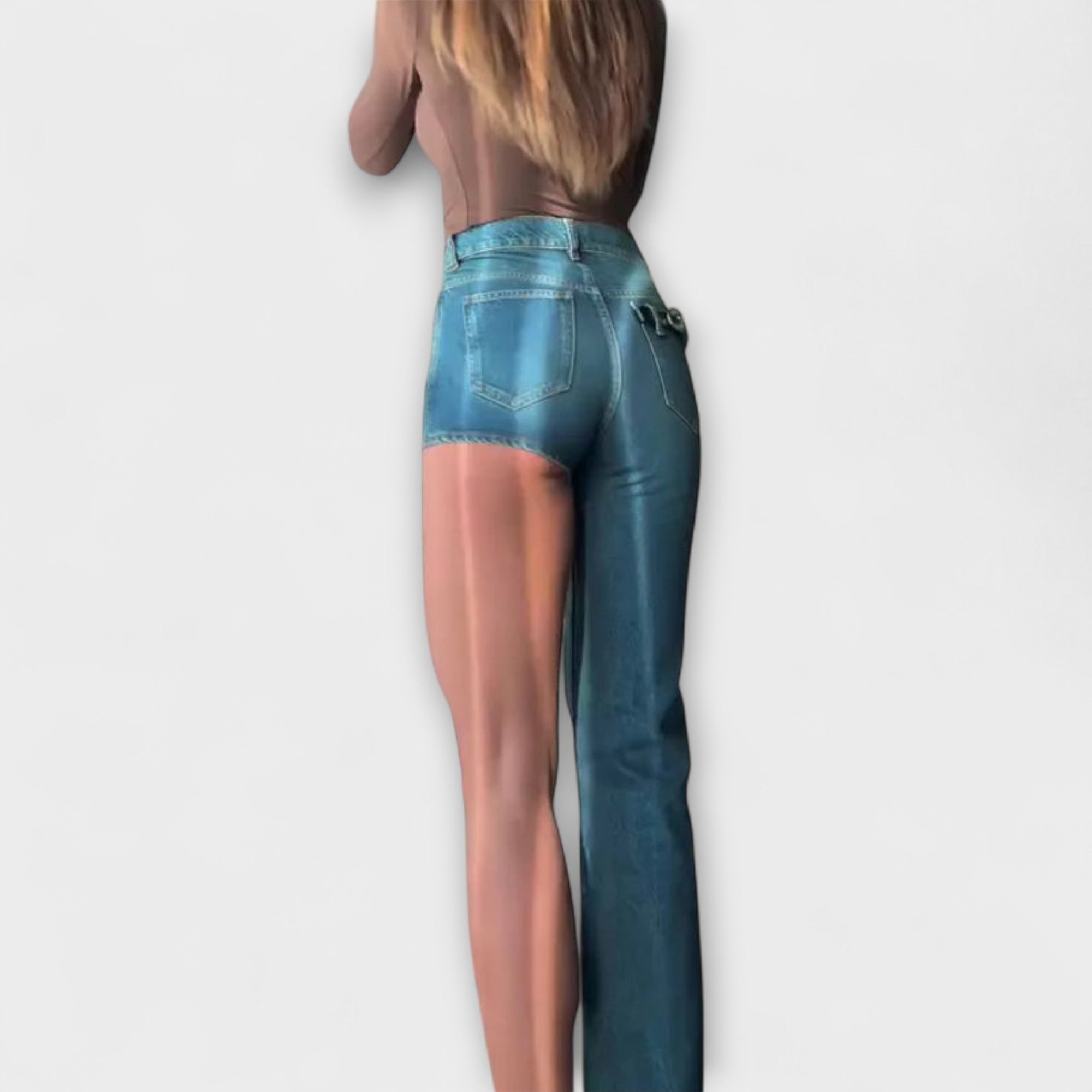 Astra – Trendige asymmetrische Jeansshorts mit einem Schulterträger